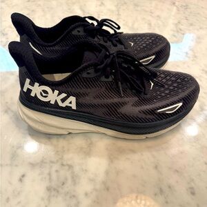 Hoka Clifton 9 women’s running sneaker size 7.5 black/white